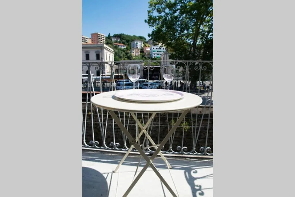 Casaurora - Apartment 20Steps From 5 Terre Train Station In La Spezia Italy