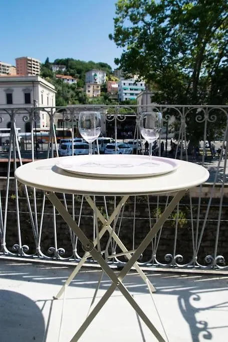 Casaurora - Apartment 20Steps From 5 Terre Train Station In La Spezia Italy